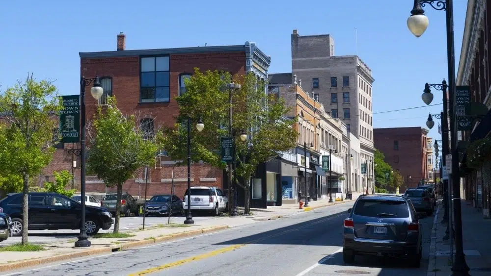 Edificios históricos de la ciudad en el centro de Woonsocket