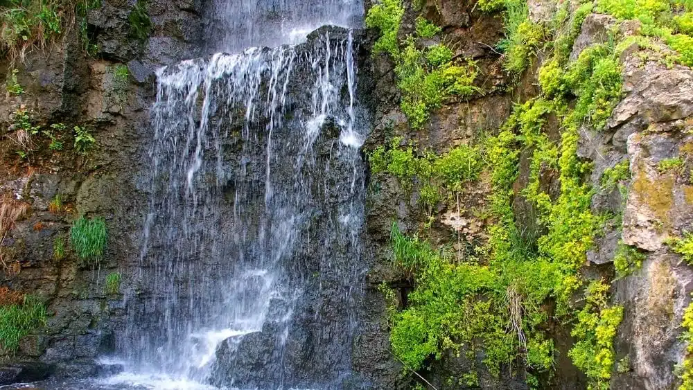 Vista panorámica de una cascada en Freeport, Illinois